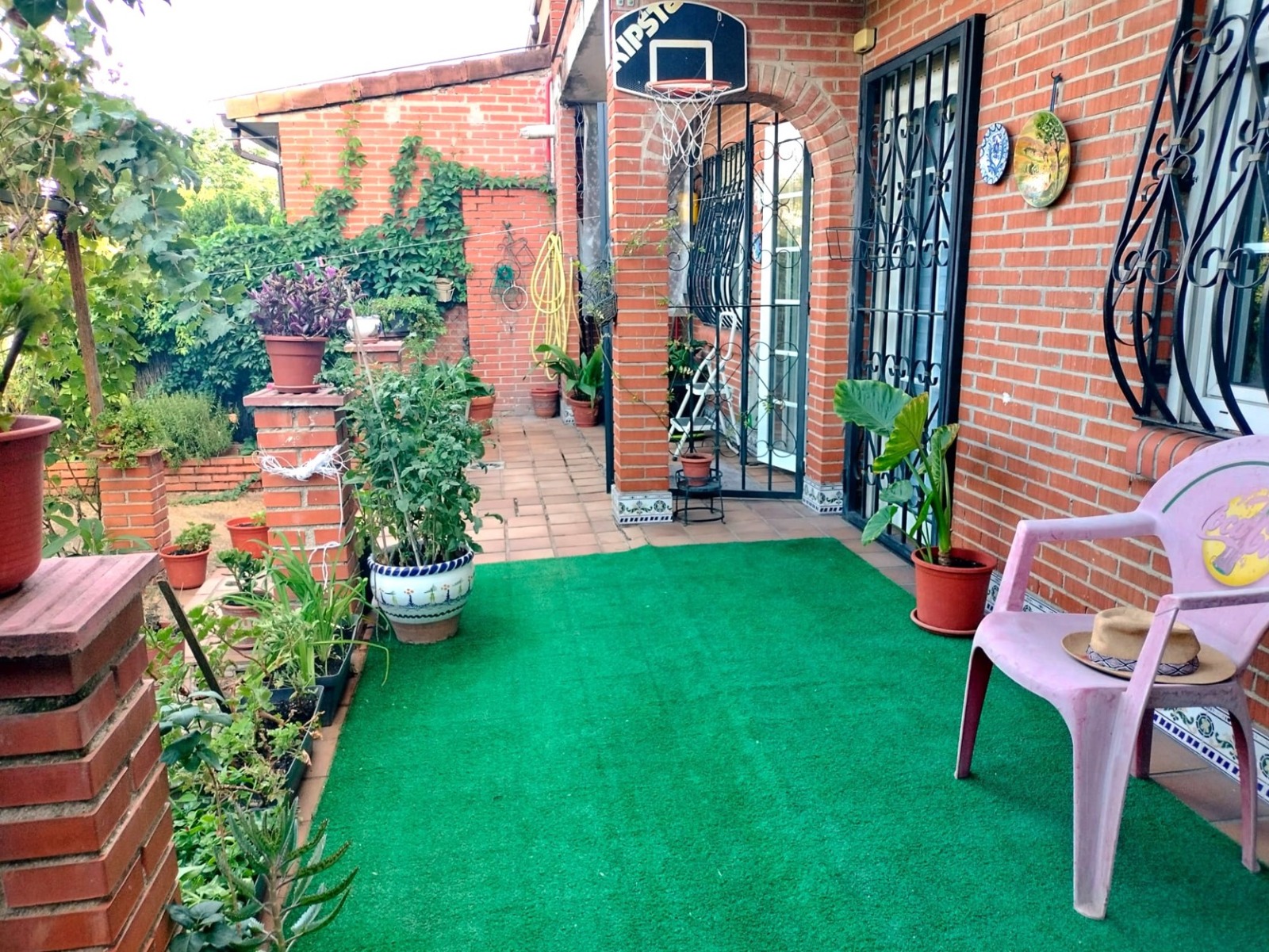 Chalet adosado de 246m2 y 4 plantas con patio de más de 100m2 en una de las zonas mas demandadas del Sector 3. - Imagen 34